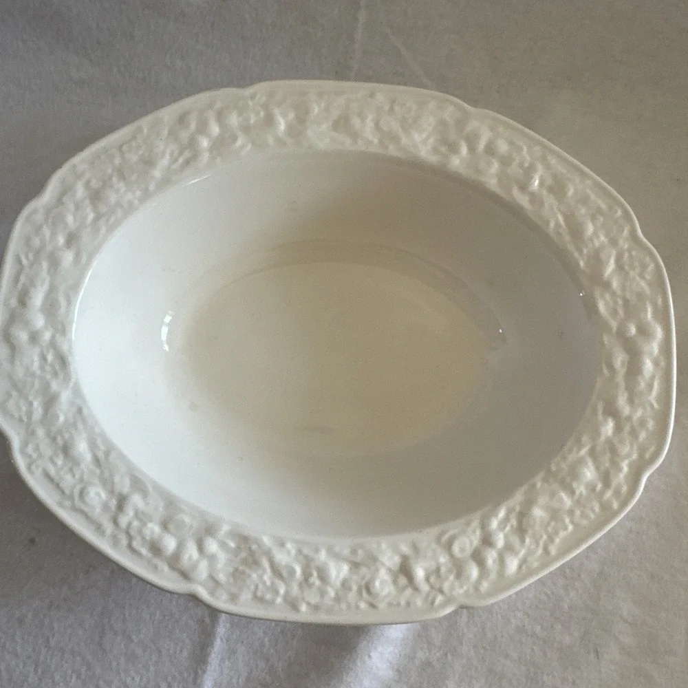 Vintage Crown‎ Ducal England White Porcelain Embossed Floral Oval Serving Bowl